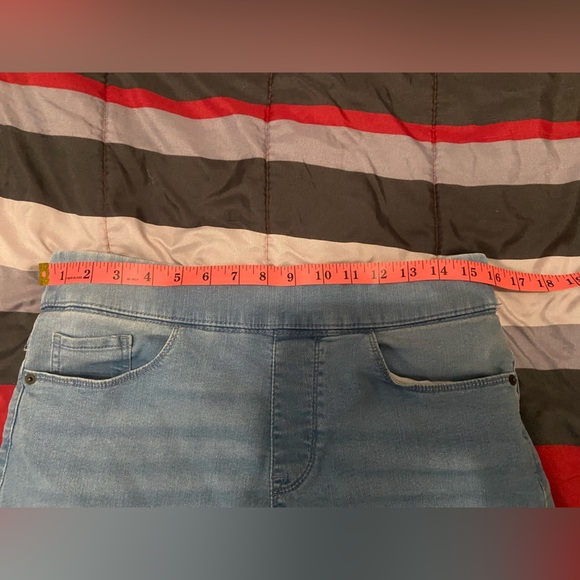 DKNY Jeans Women’s Light Wash Blue Bermuda Shorts - High Rise - Size M - Picture 6 of 11